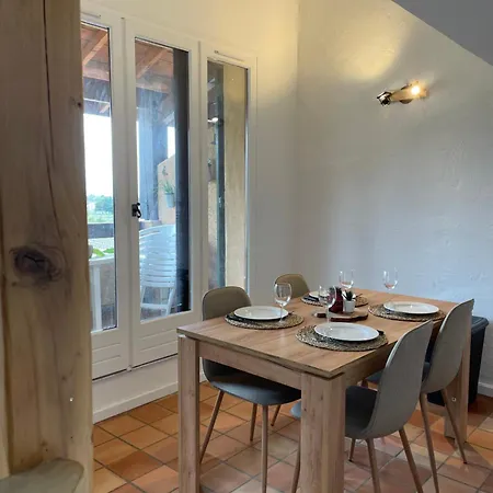 Apartment Dans Avec Piscine Commune Sablet